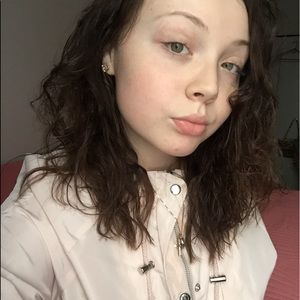 Meet your Posher, Alexis